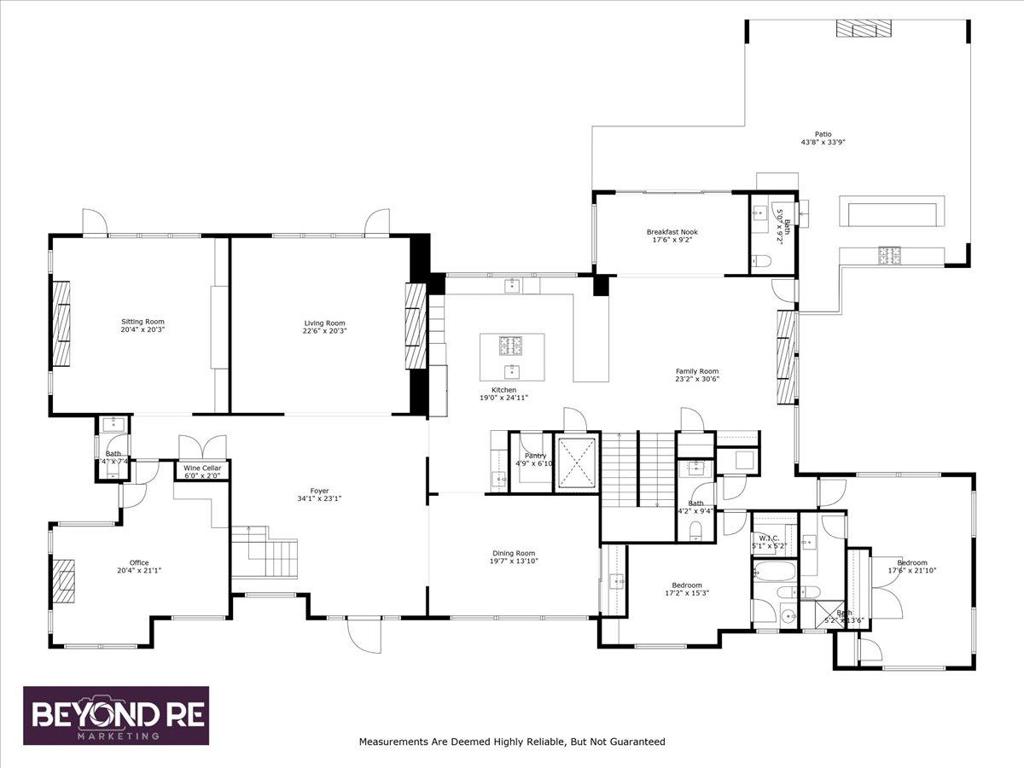 Main image without alt text