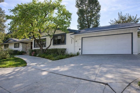 Photo of 5057 Shirley AVE, Tarzana, CA 91356 (MLS # SR26189246)