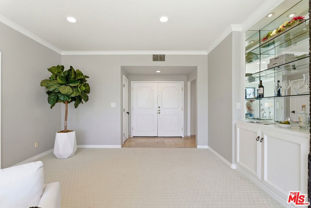 1223 Roxbury Drive 304