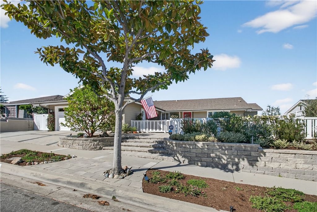 Photo of 2821 Alta Vista Dr, Newport Beach, CA 92660 (MLS # NP26032409)