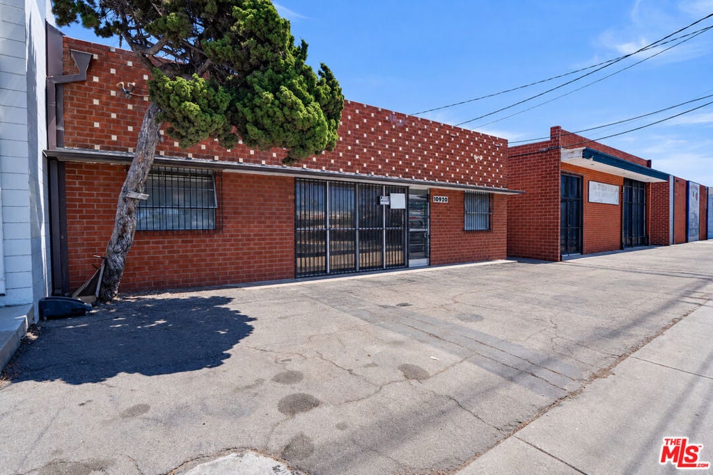 10920 S La Cienega Boulevard