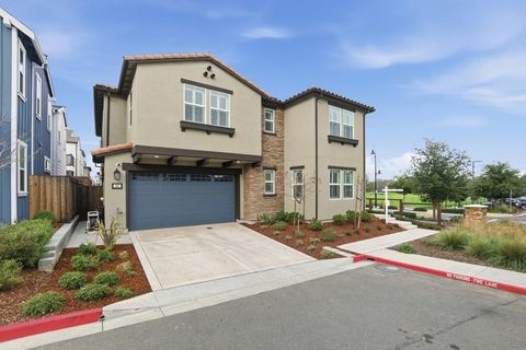 Photo of 101 Willow Oak Dr, Pleasant Hill, CA 94523 (MLS # 41122355)