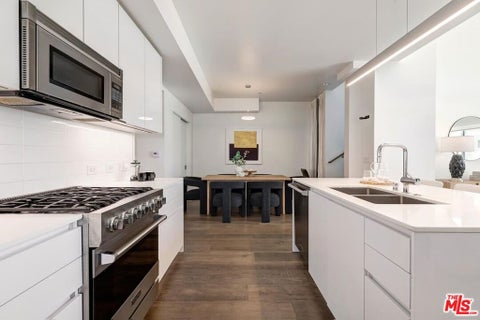 Tiny photo for 1433 14th Street #15, Santa Monica, CA 90404 (MLS # 26988381)