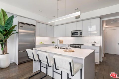 Tiny photo for 1433 14th Street #15, Santa Monica, CA 90404 (MLS # 26988381)