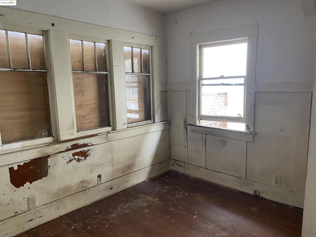 UPPER LAUREL - Residential