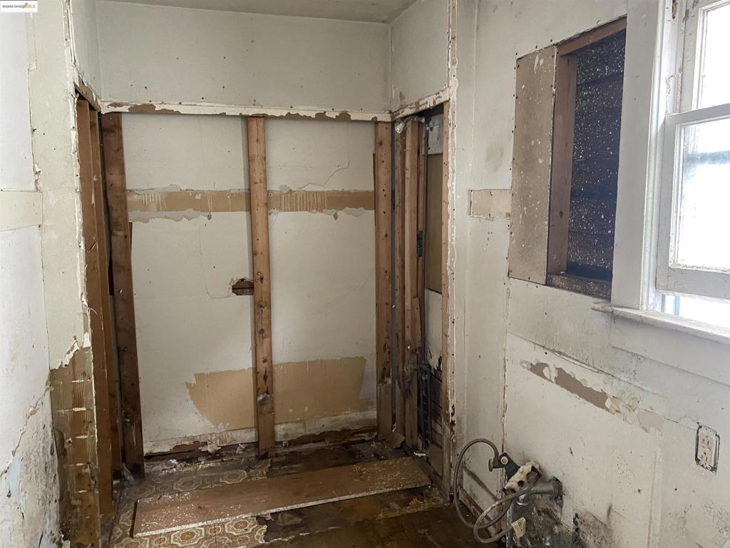 UPPER LAUREL - Residential