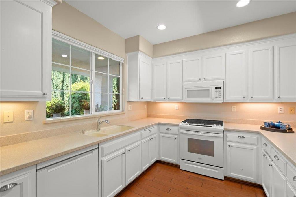 1316 White Oak Place