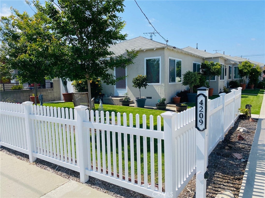 4209 W 139th