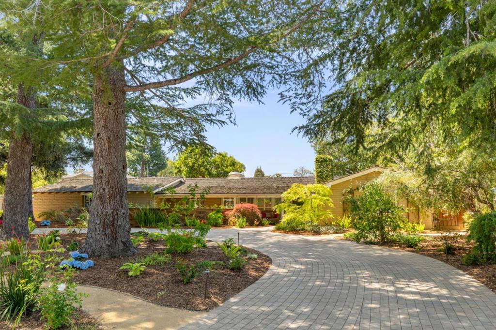 690 Torwood Lane