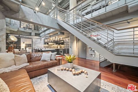 Photo of 330 W 11th Street #A005, Los Angeles, CA 90015 (MLS # 26664879)