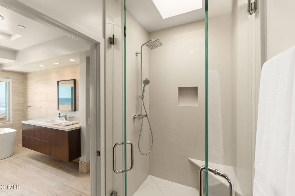 827 Mandalay Beach Rd, Oxnard, CA, 93035, USA, 3 Bedrooms Bedrooms, ,4 BathroomsBathrooms,Residential,Active,827 Mandalay Beach Rd,V1-37091