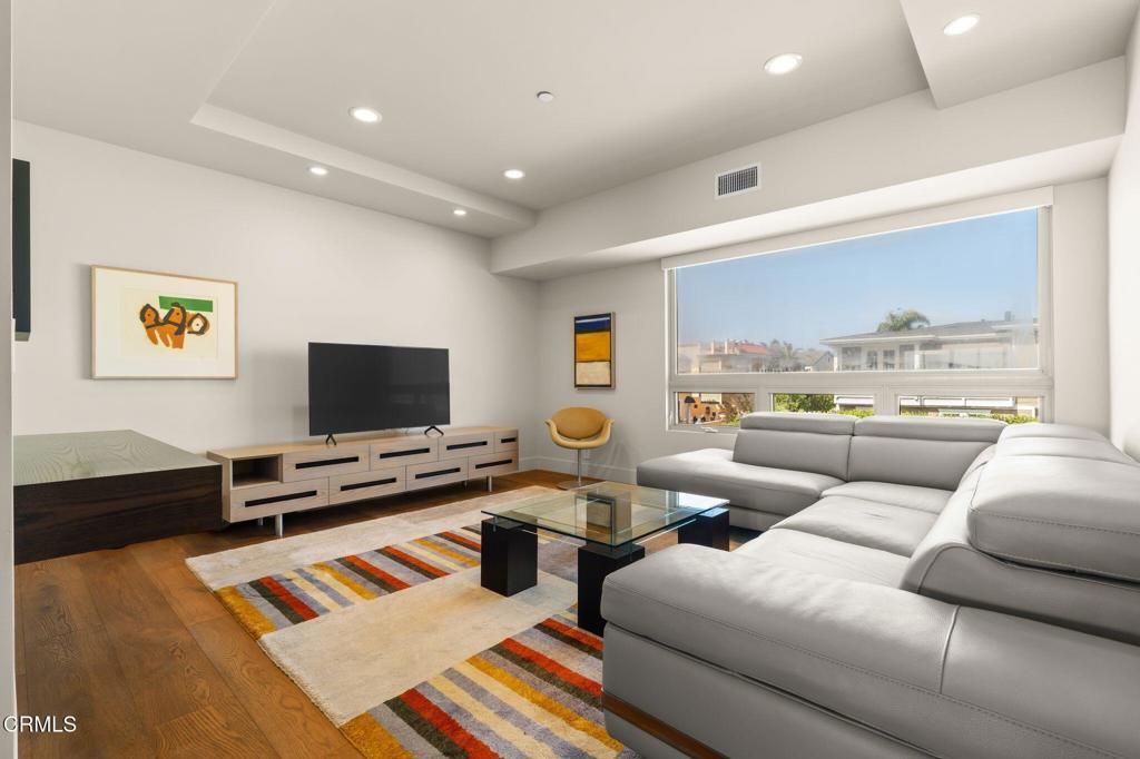 827 Mandalay Beach Rd, Oxnard, CA, 93035, USA, 3 Bedrooms Bedrooms, ,4 BathroomsBathrooms,Residential,Active,827 Mandalay Beach Rd,V1-37091