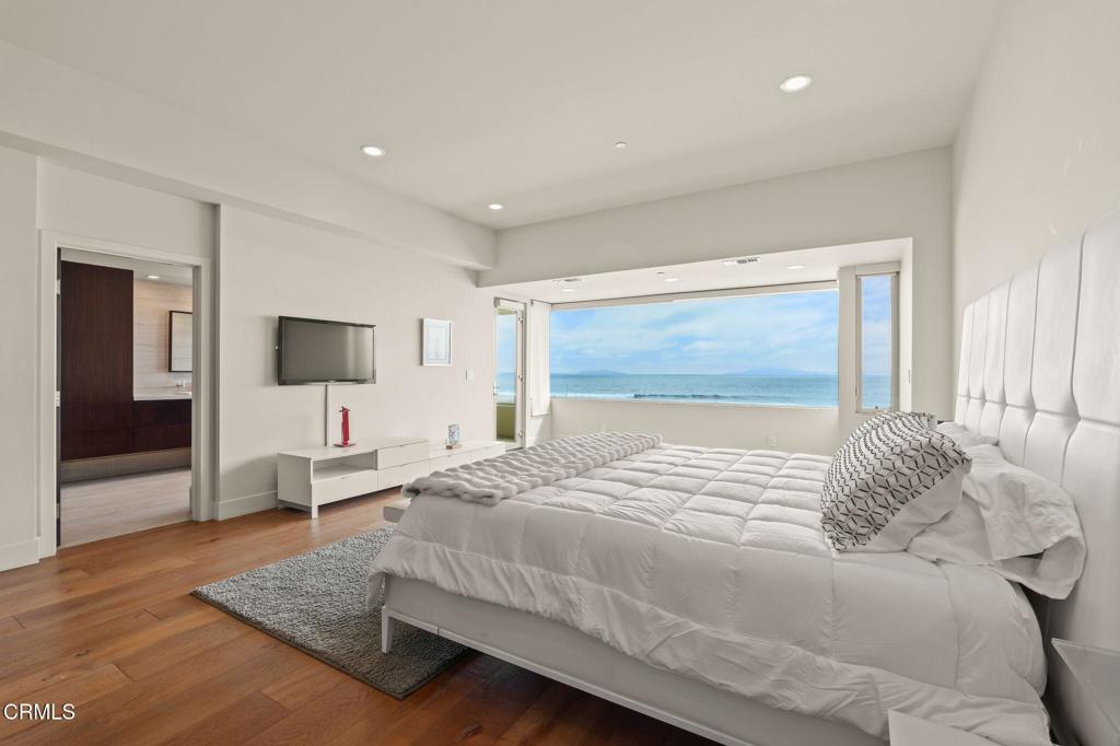 827 Mandalay Beach Rd, Oxnard, CA, 93035, USA, 3 Bedrooms Bedrooms, ,4 BathroomsBathrooms,Residential,Active,827 Mandalay Beach Rd,V1-37091