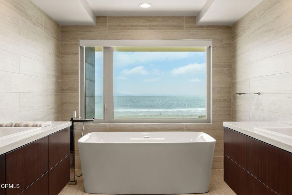 827 Mandalay Beach Rd, Oxnard, CA, 93035, USA, 3 Bedrooms Bedrooms, ,4 BathroomsBathrooms,Residential,Active,827 Mandalay Beach Rd,V1-37091