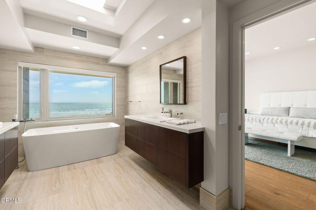 827 Mandalay Beach Rd, Oxnard, CA, 93035, USA, 3 Bedrooms Bedrooms, ,4 BathroomsBathrooms,Residential,Active,827 Mandalay Beach Rd,V1-37091