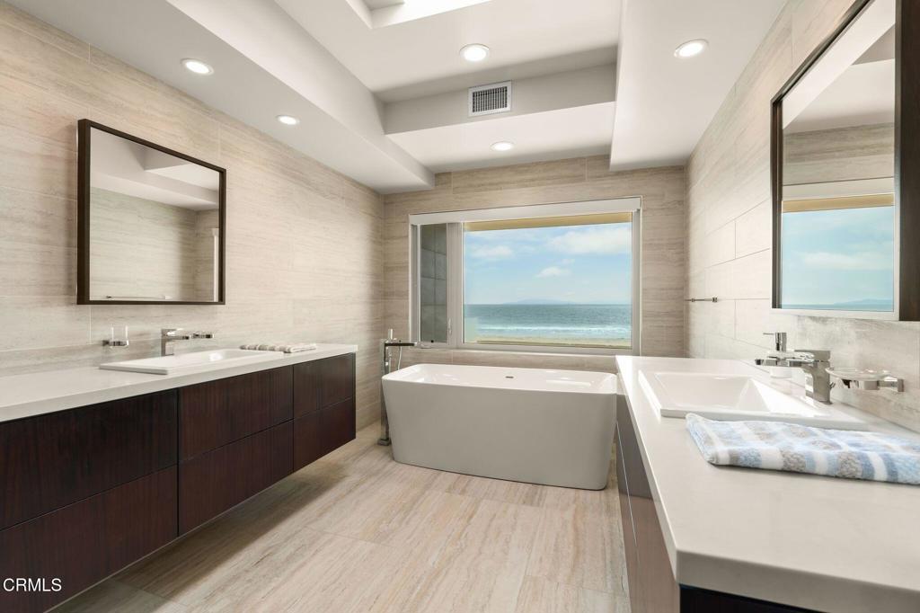 827 Mandalay Beach Rd, Oxnard, CA, 93035, USA, 3 Bedrooms Bedrooms, ,4 BathroomsBathrooms,Residential,Active,827 Mandalay Beach Rd,V1-37091