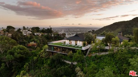 Photo of 2402 Carman Crest Drive, Los Angeles, CA 90068 (MLS # 25618979)