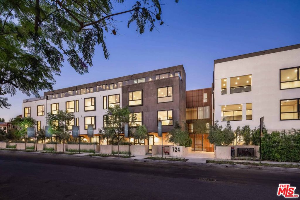 This stunning split-level townhome, newly constructed and exquisitely furnished, is a 1-minute walk from Gucci, Balmain, The Alfred, Catch Steak, and more. Its open and modern loft-style design offers direct street access through a private yard with a spacious lounge and separate dining area. Both bedroom suites feature walk-in closets, RH bedding, Samsung Frame TVs, and spacious bathrooms appointed with Aesop soaps and RH towels. The fully equipped chef's kitchen boasts a 9 foot island, Ceasarstone countertops and appliances by Wolf and Sub-Zero. Enhancing your experience, a comprehensive Lutron smart home system allows effortless control of lighting, security, window shades, and the Sonos sound system via app or voice commands. Without a doubt, this property stands as the pinnacle of luxury rentals in the area, with quality and sophistication evident in every detail. Available September 1st, 2025.