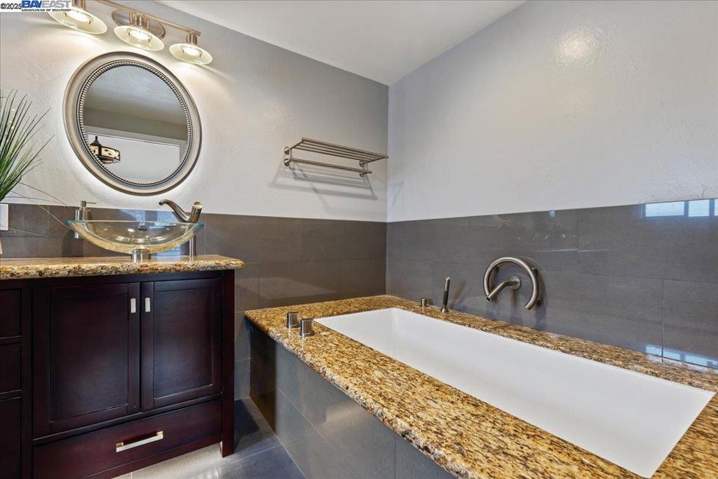 BAYWOOD - Residential