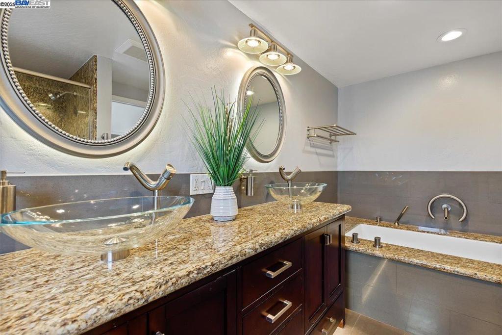 BAYWOOD - Residential