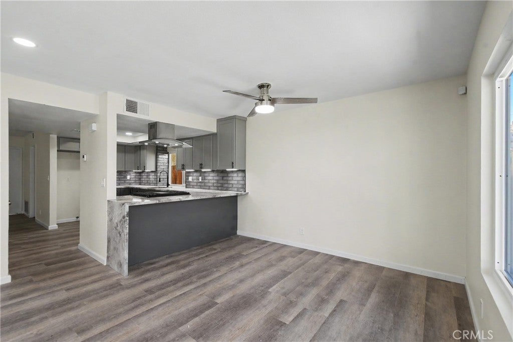 11820 Bayless