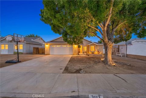 Photo of 3113 Myrtle AVE, Rosamond, CA 93560 (MLS # SR26110014)