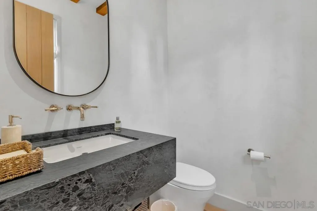 Coronado, California 92118, United States, 3 Bedrooms Bedrooms, ,5 BathroomsBathrooms,Residential,Active,138068