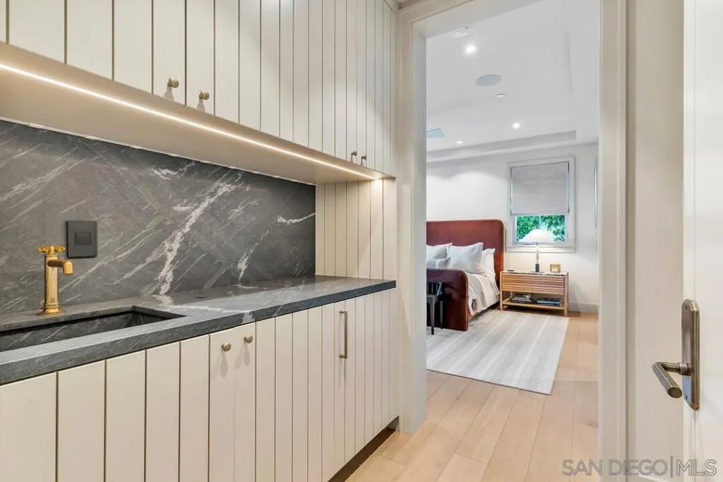 Coronado, California 92118, United States, 3 Bedrooms Bedrooms, ,5 BathroomsBathrooms,Residential,Active,138068