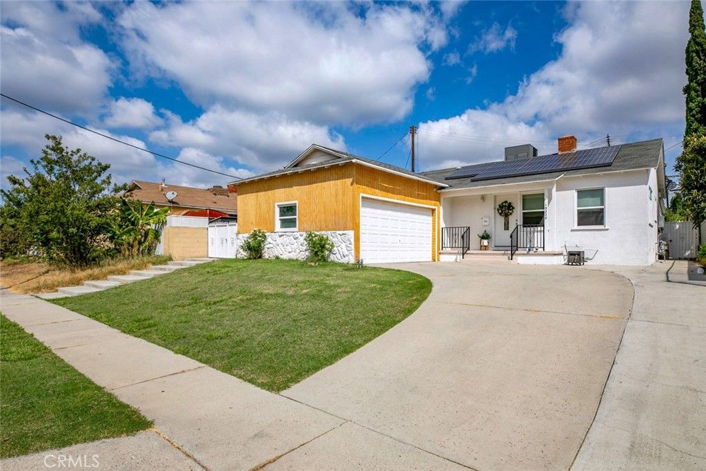 Photo of 15229 Burton ST St, Van Nuys, CA 91402 (MLS # GD25216486)