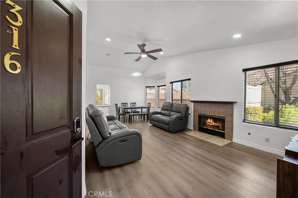 22942 Banyan 316