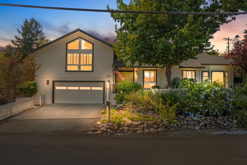 904 Lakeview Way, Redwood City CA 94062