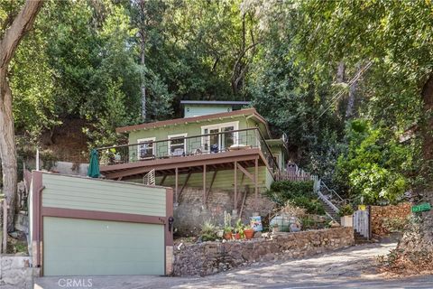 Photo of 432 Fernwood Pacific Dr, Topanga, CA 90290 (MLS # CV26001291)