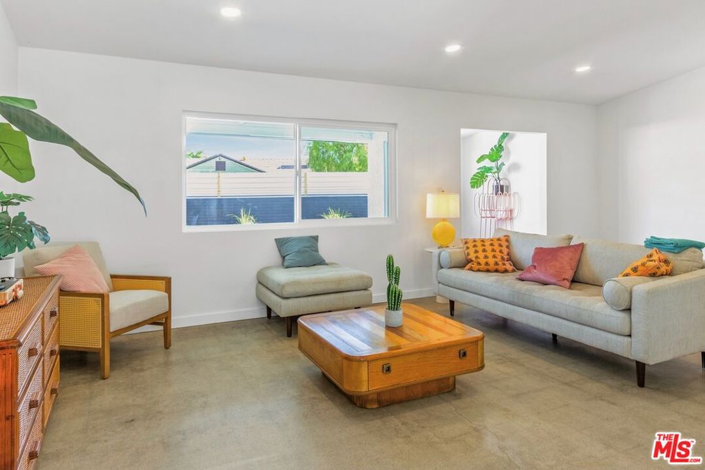4325 E Calle De Carlos