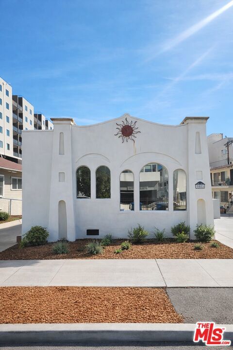 1028 S Serrano Avenue Los Angeles CA 90006