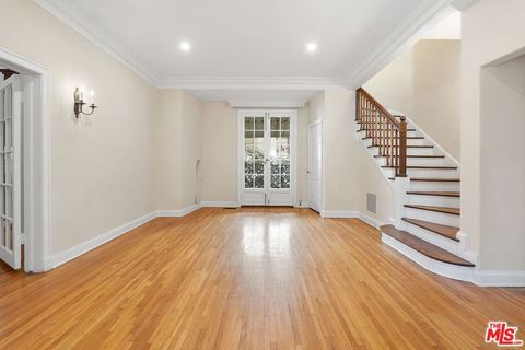 Photo of 420 S Beverwil Drive #A, Beverly Hills, CA 90212 (MLS # 26655065)