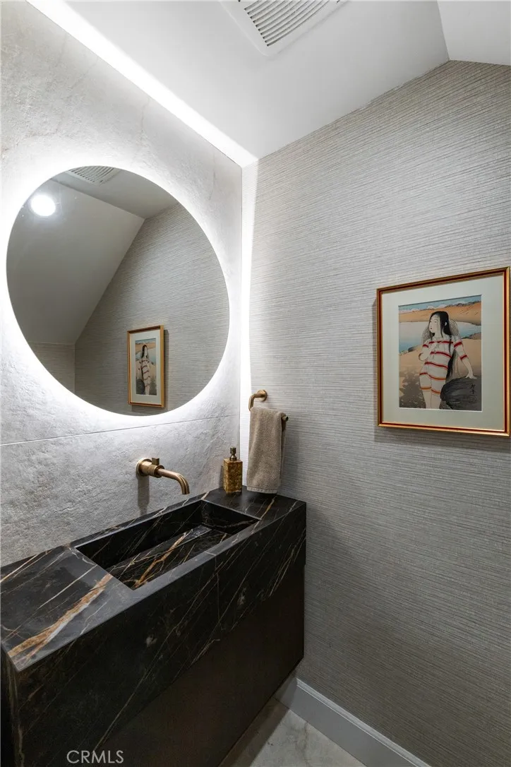 Los Angeles, California 90046, United States, 4 Bedrooms Bedrooms, ,4 BathroomsBathrooms,Residential,Active,147176