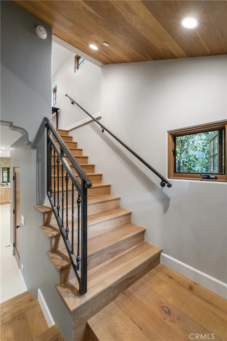 Los Angeles, California 90046, United States, 4 Bedrooms Bedrooms, ,4 BathroomsBathrooms,Residential,Active,147176