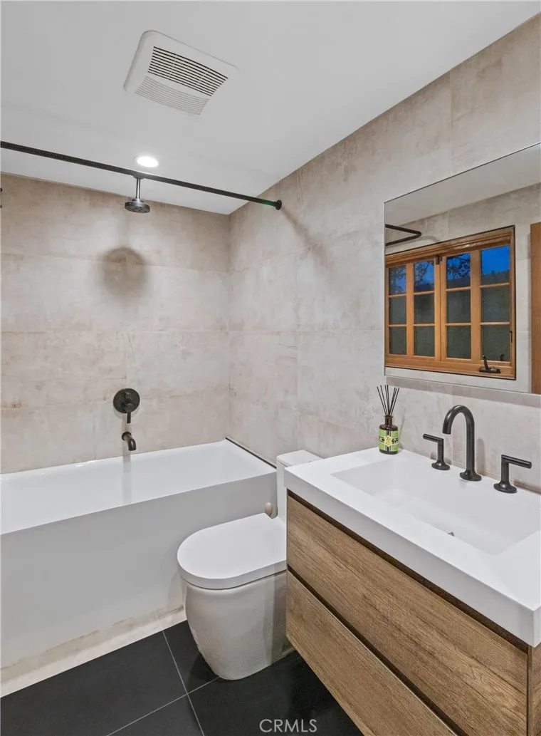 Los Angeles, California 90046, United States, 4 Bedrooms Bedrooms, ,4 BathroomsBathrooms,Residential,Active,147176