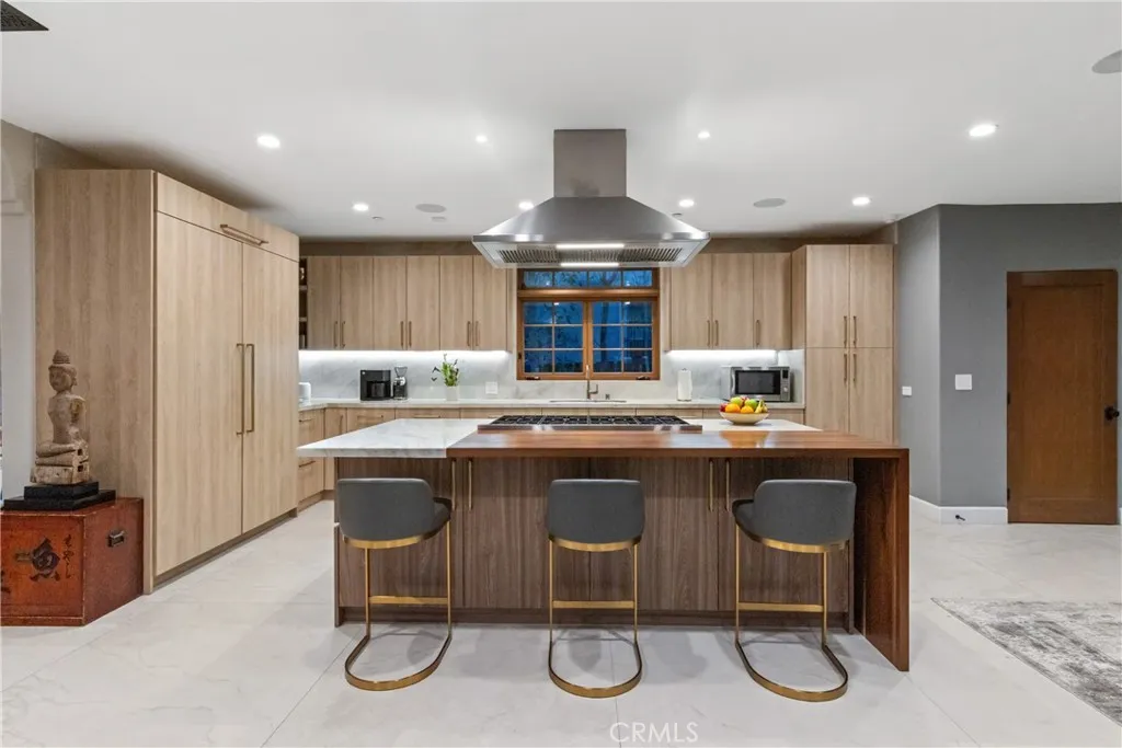 Los Angeles, California 90046, United States, 4 Bedrooms Bedrooms, ,4 BathroomsBathrooms,Residential,Active,147176