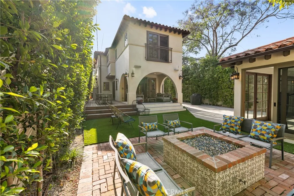 Los Angeles, California 90046, United States, 4 Bedrooms Bedrooms, ,4 BathroomsBathrooms,Residential,Active,147176