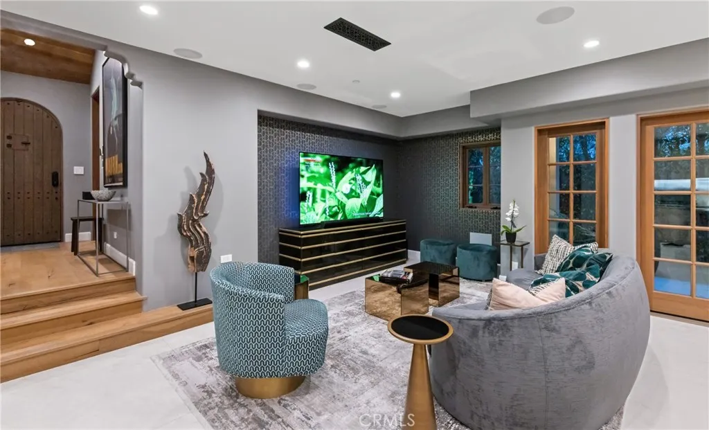 Los Angeles, California 90046, United States, 4 Bedrooms Bedrooms, ,4 BathroomsBathrooms,Residential,Active,147176