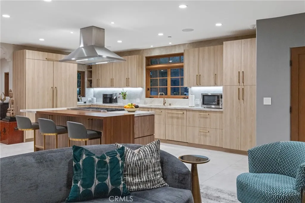 Los Angeles, California 90046, United States, 4 Bedrooms Bedrooms, ,4 BathroomsBathrooms,Residential,Active,147176