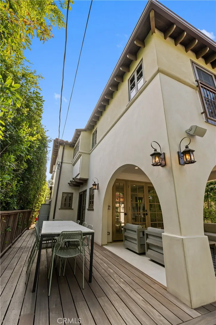 Los Angeles, California 90046, United States, 4 Bedrooms Bedrooms, ,4 BathroomsBathrooms,Residential,Active,147176