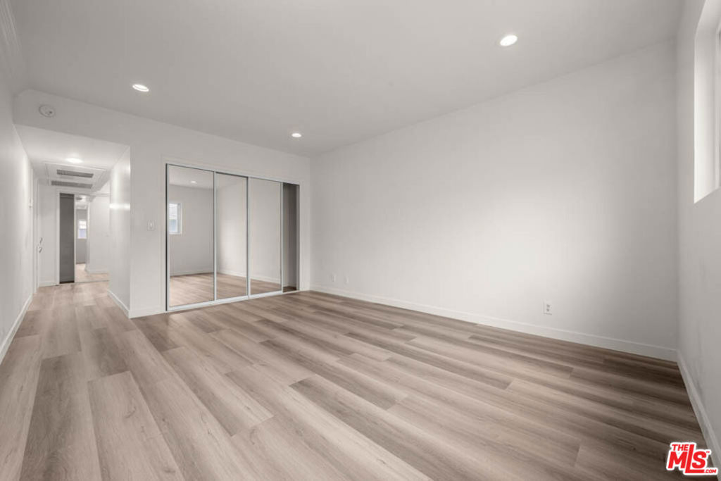 Properties 4 423 S Rexford Drive 202