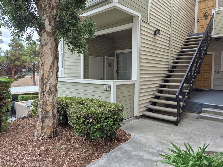 SINGLE STORY BOTTOM FLOOR END UNIT!! ... QUIET AND REAR-MOST AREA... MOVE-IN READY... GRANITE COUNTER TOPS... LARGE MASTER BEDROOM... HIGH CEILINGS AND CROWN MOLDING...  LARGE INTERIOR LAUNDRY ROOM...