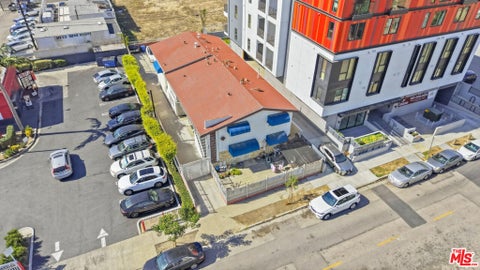 Photo of 981 S Catalina Street, Los Angeles, CA 90006 (MLS # 26104513)