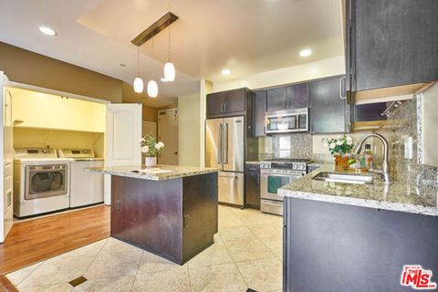 Photo of 401 N Serrano Avenue #105, Los Angeles, CA 90004 (MLS # 26841561)