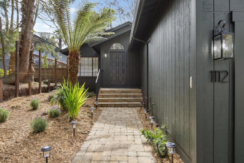 1112 Crescent Street