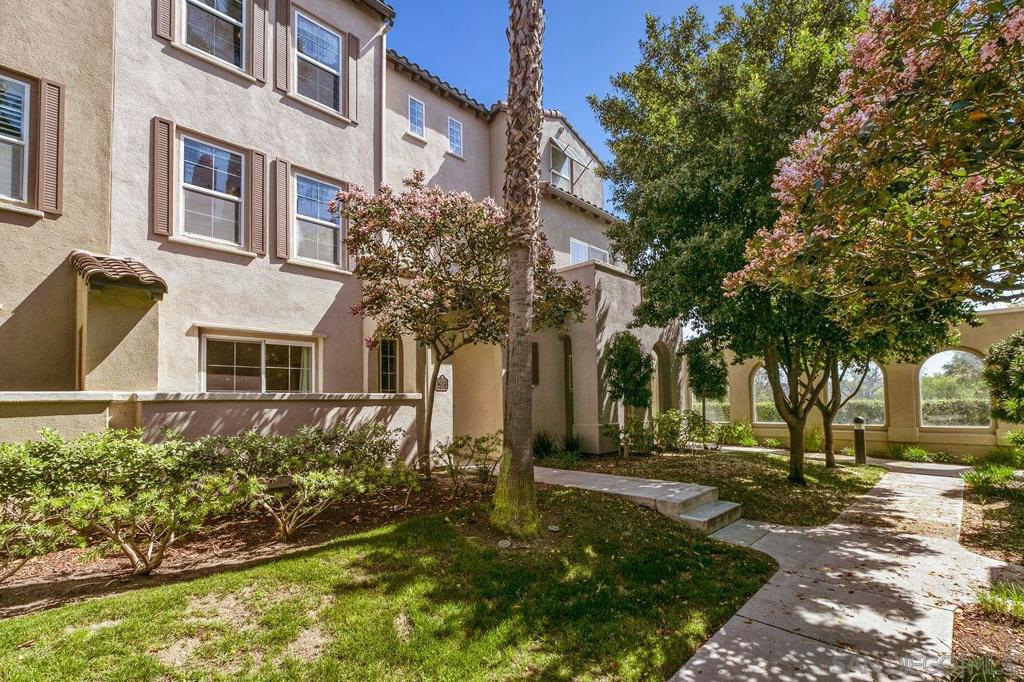 Beautiful 2bed/2.5 bath plus den/office townhouse is situated in the highly desirable 4S Ranch community and within walking distance to grocery, restaurants, parks, and more! Spacious gourmet kitchen has granite counters, island, stainless steel appliances & attached breakfast/dining area. All bedrooms feature en suite bathrooms and main suite has walk-in closet. Relax w/ friends and family at the community pool and spa. Located in the award winning PUSD. Equipment: Fire Sprinklers,Garage Door Opener, Range/Oven Other Fees: 90 Sewer: Sewer Connected Topography: LL