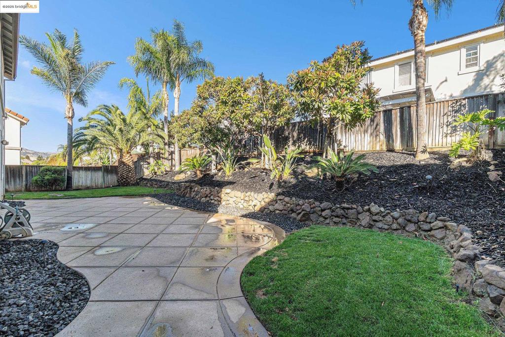 SHADOW LAKES - Residential